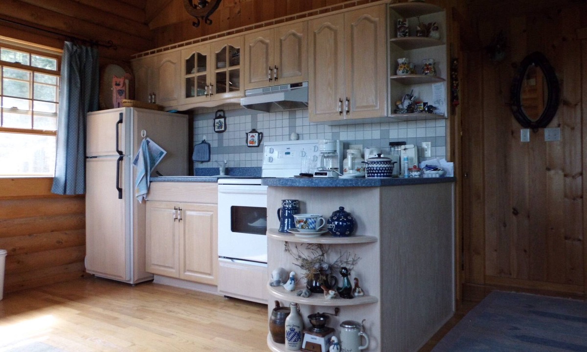 West Bay House | Cozy log cabin with fantastic views and 2 bathrooms