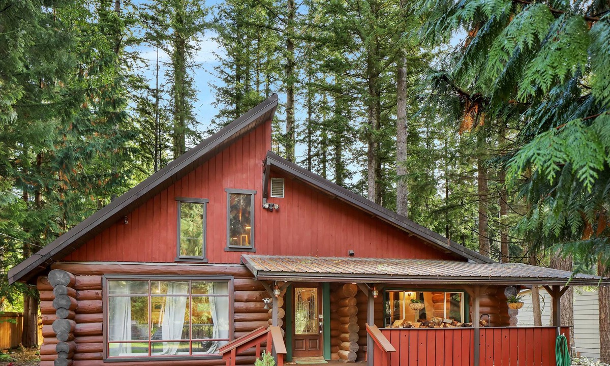 Peaceful Valley Cabin | Cozy Log Cabin between Bellingham, Baker, & Canada