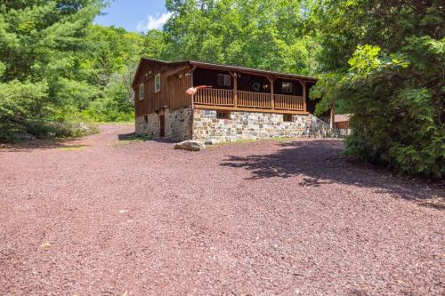 Ashfield House | Cozy Log Cabin in Jim Thorpe