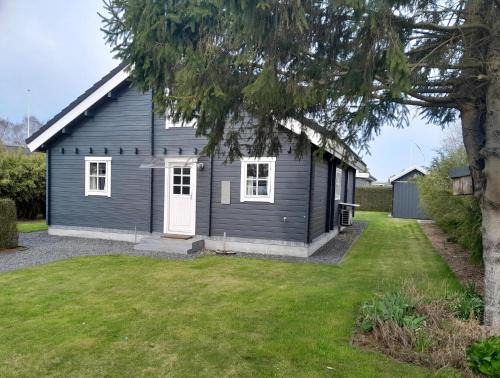Strøby Ladeplads House | Cozy Log Cabin Near Beach And Forest