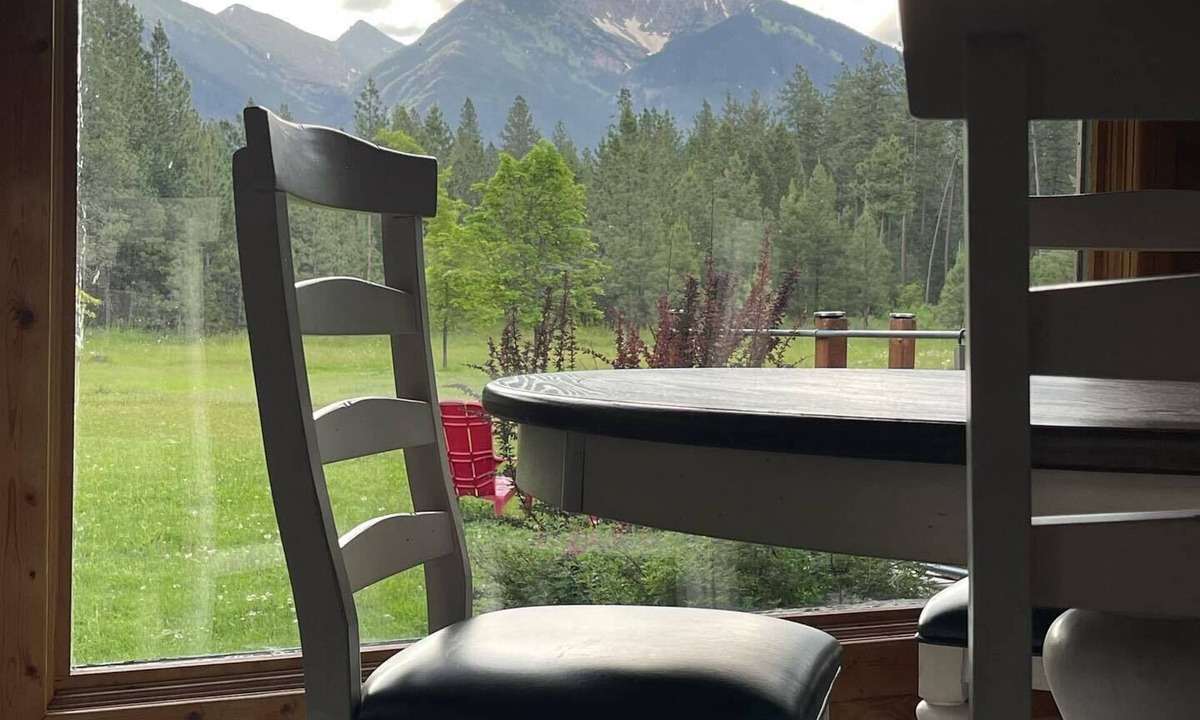 Kicking Horse Cabin | Cozy log cabin on 20 acres