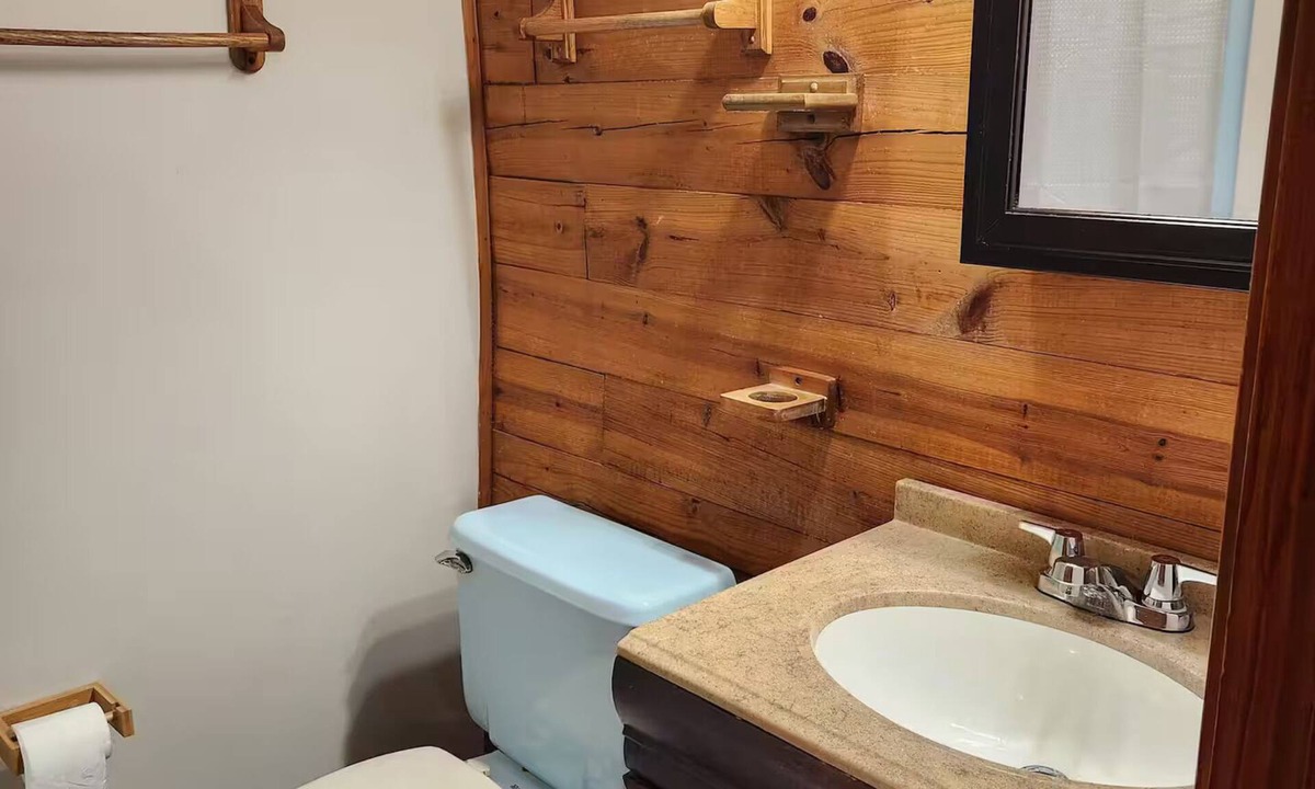 Grand Rivers Cabin | Cozy Log Cabin Retreat