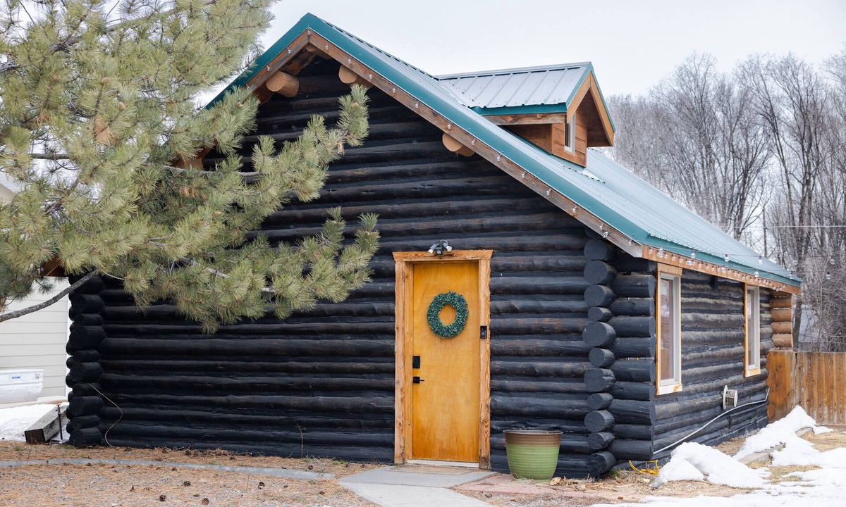 St. Anthony Cabin | Cozy Log Cabin w/Hot Tub