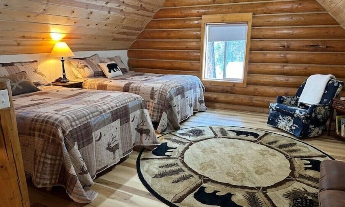 Coffee Creek Cabin | Cozy Log Cabin with private access to the Trinity River!