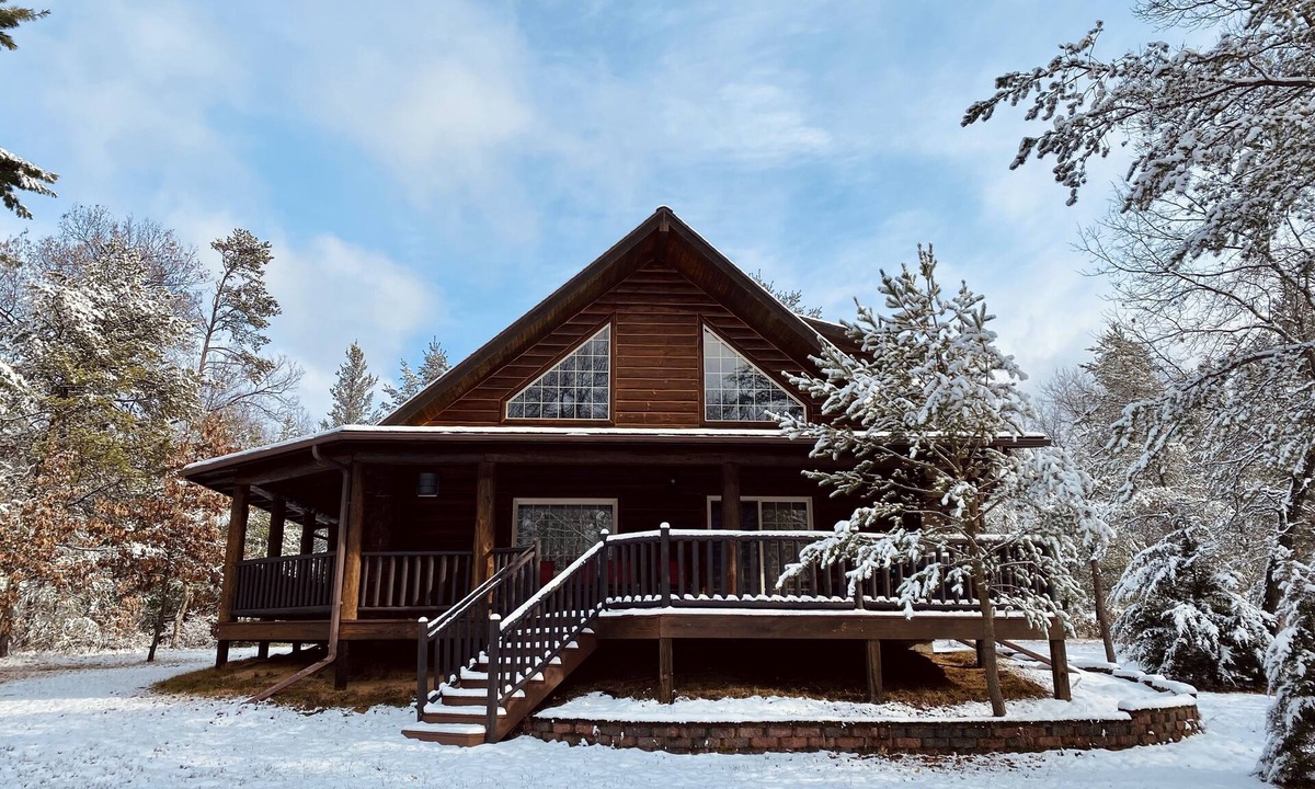 Rome Cabin | Cozy Log Cabin with fireplace, pool table, deck, and spacious kitchen!