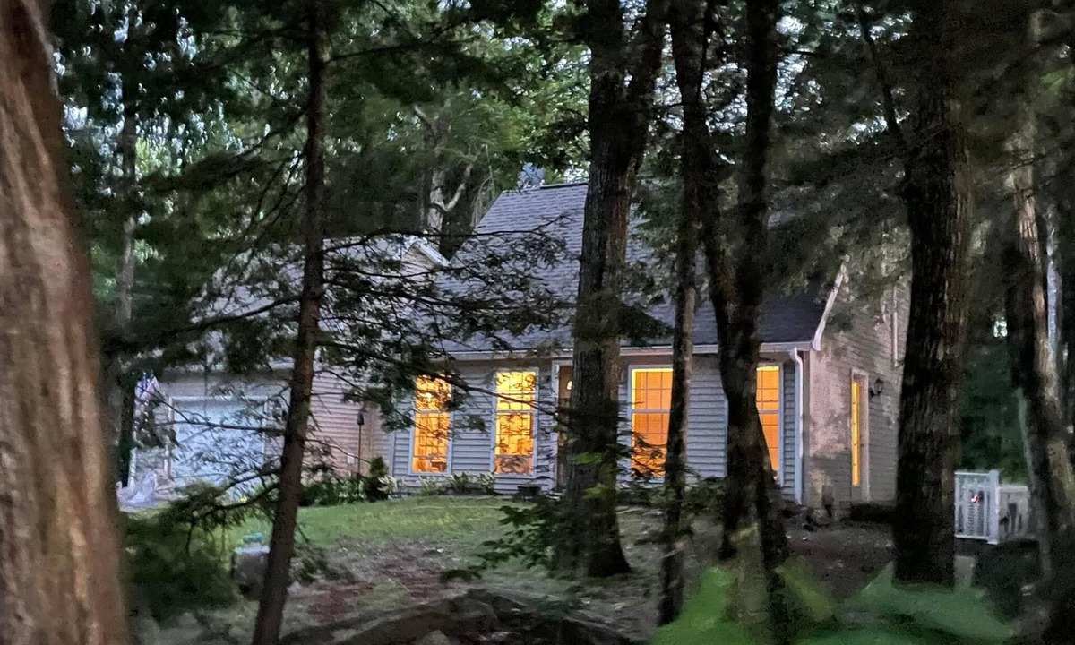 Rome House | Cozy Long Pond Cottage: community access, private mooring & shared dock.