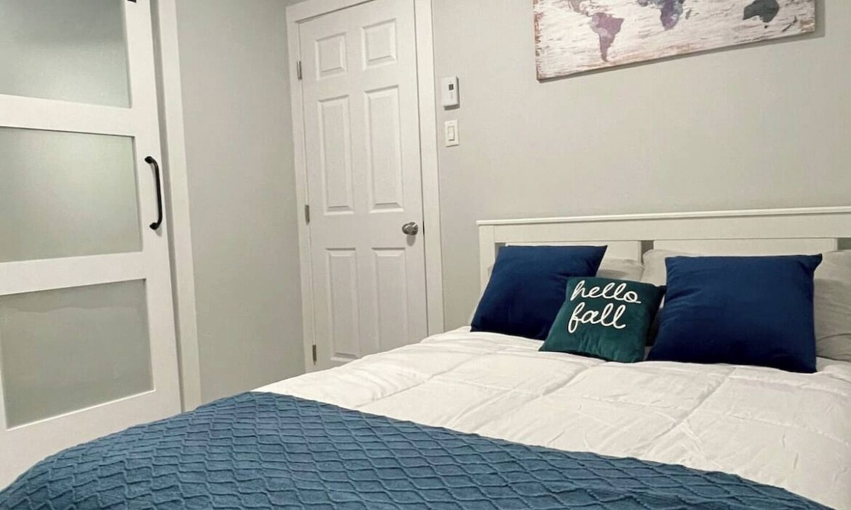 Latin Quarter Apartment | Cozy Lovy 3 bed Downtown Montreal