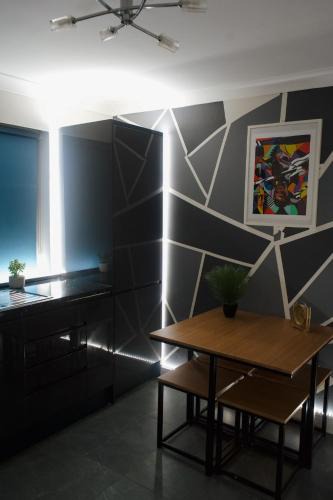 Ponders End Apartment | cozy lux apartments