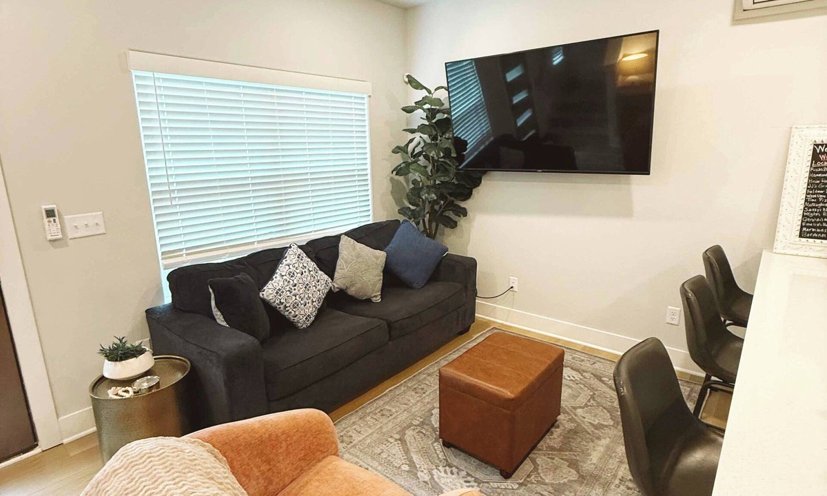 Fayetteville House | Cozy Luxe Stay Walk to any HOGS Stadium