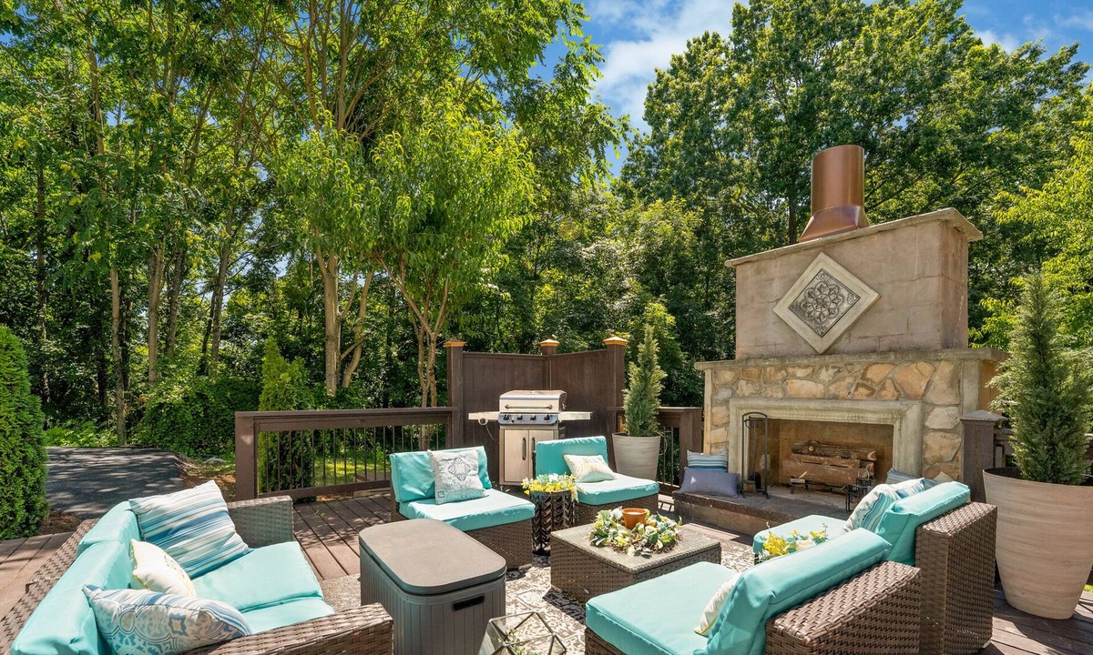 College Grove House | Cozy luxurious cottage tucked away in the woods near Arrington Vineyards!!!!