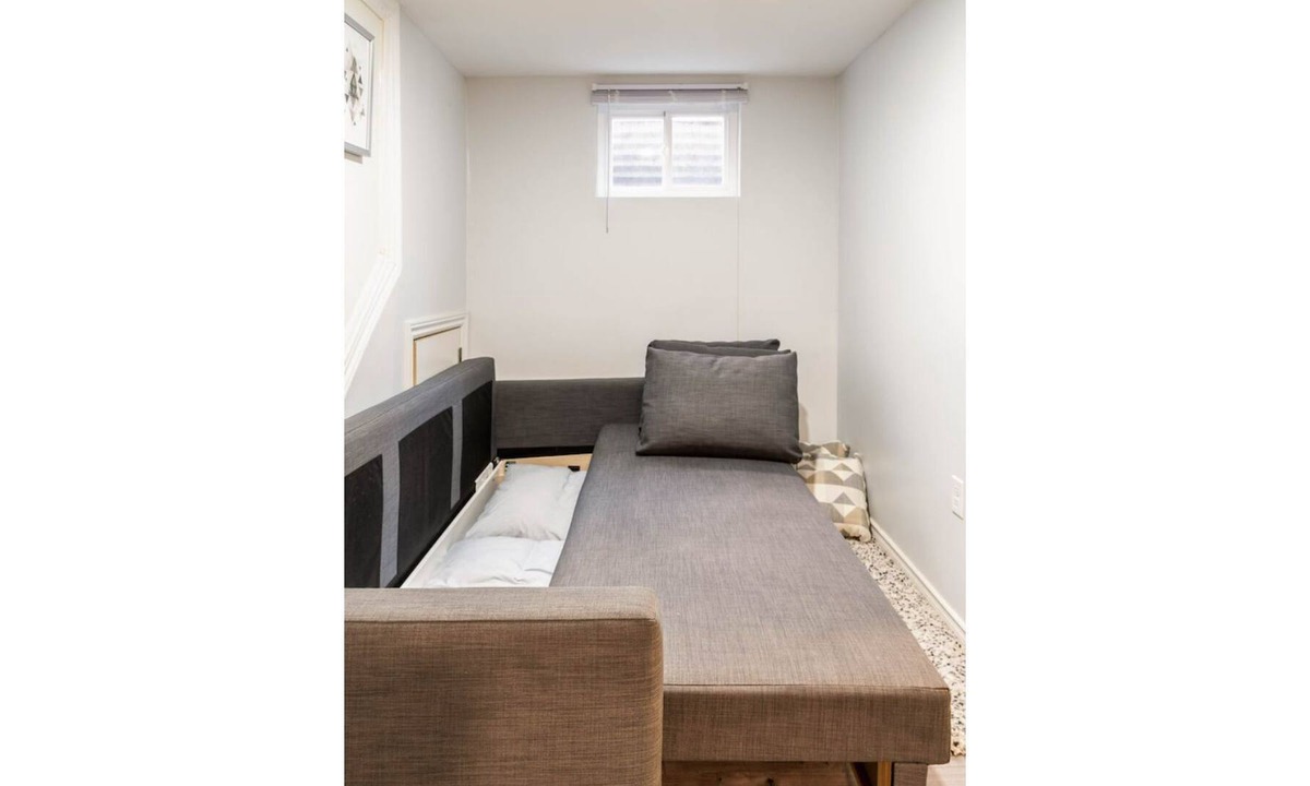 Hamilton Apartment | Cozy luxury apartment/bsmt