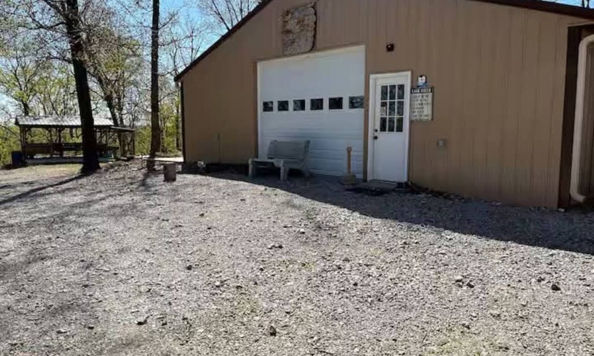 Osceola Apartment | Cozy micro cabin 3 near Truman Lakes in the Ozarks