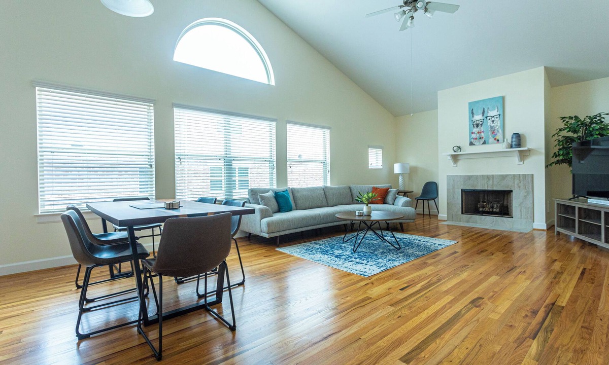 South Main House | Cozy mid-century inspired home, near med center