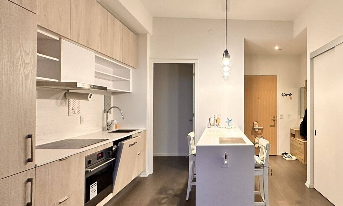 Mount Pleasant West Apartment | Cozy Midtown Condo Steps to Subway & Amenities