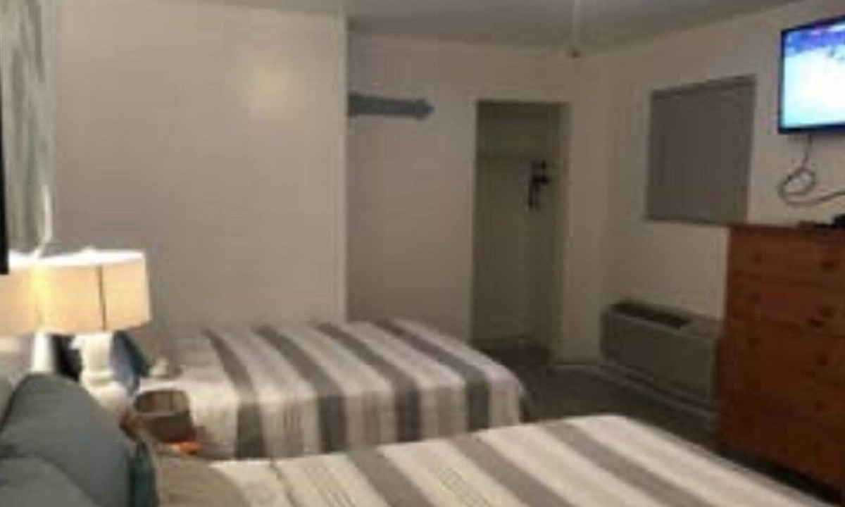 Misquamicut Apartment | Cozy Misquamicut Beach Condo