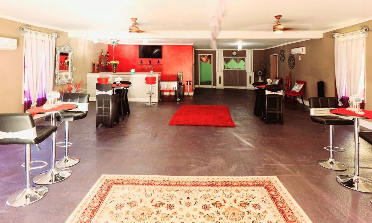 Hampton House | COZY MOBAY EVENT CENTER