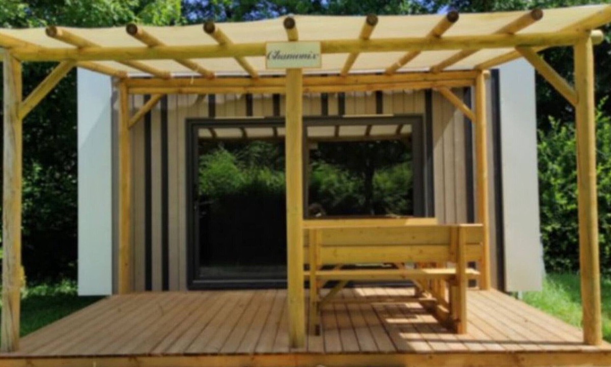 Challes-les-Eaux House | Cozy mobile home with terrace for 2 people