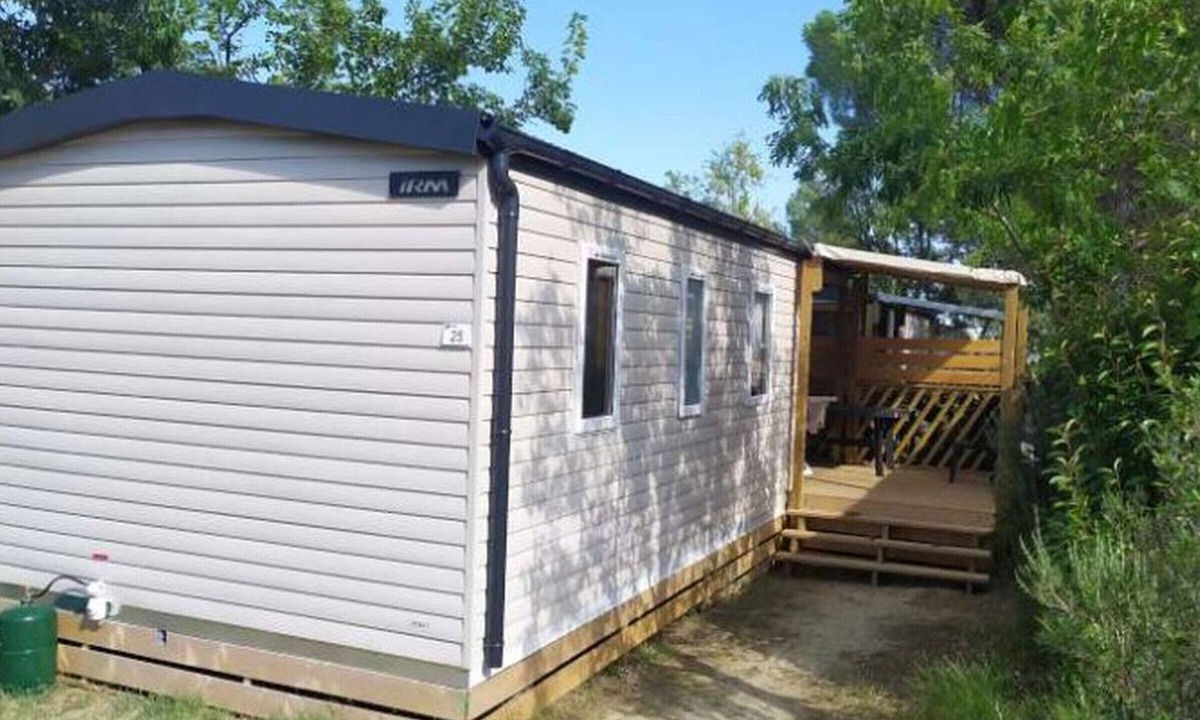 Laurens House | Cozy Mobile Home with Terrace for 8 People