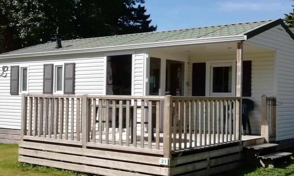 Saint-Nicolas des Eaux House | Cozy mobile home with terrace in La Couarde