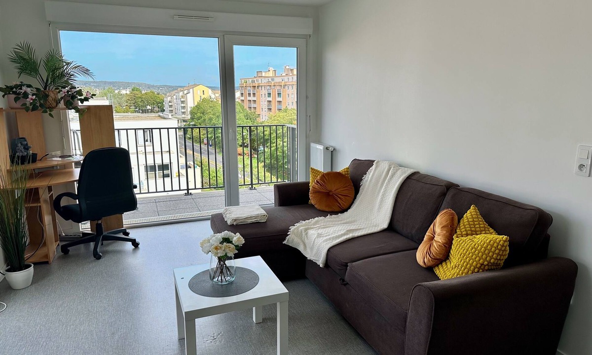 Les Guillerands Apartment | Cozy Modern 1BR w/Balcony - 30 mins from Paris!
