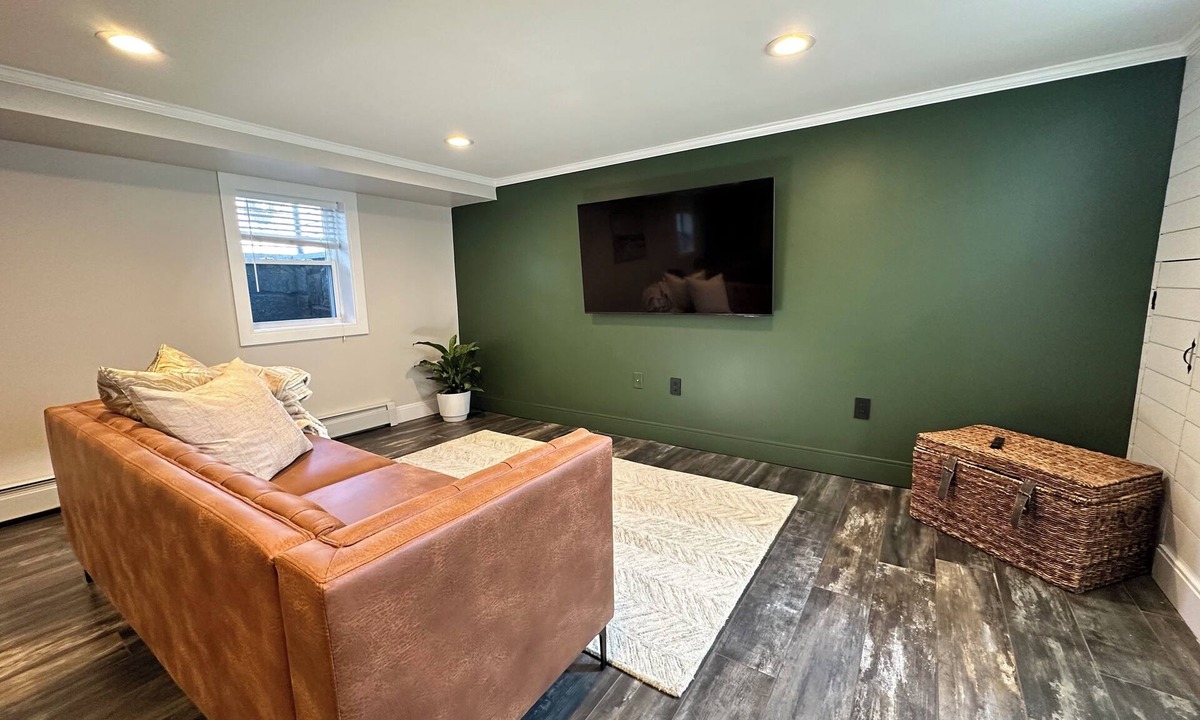 South Peabody Apartment | Cozy&Modern apt in South Peabody