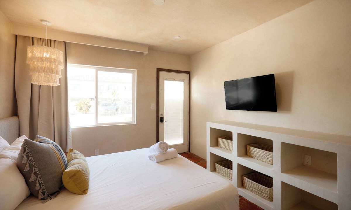 Imperial Beach Hotel | Cozy Modern Baja Beachfront
