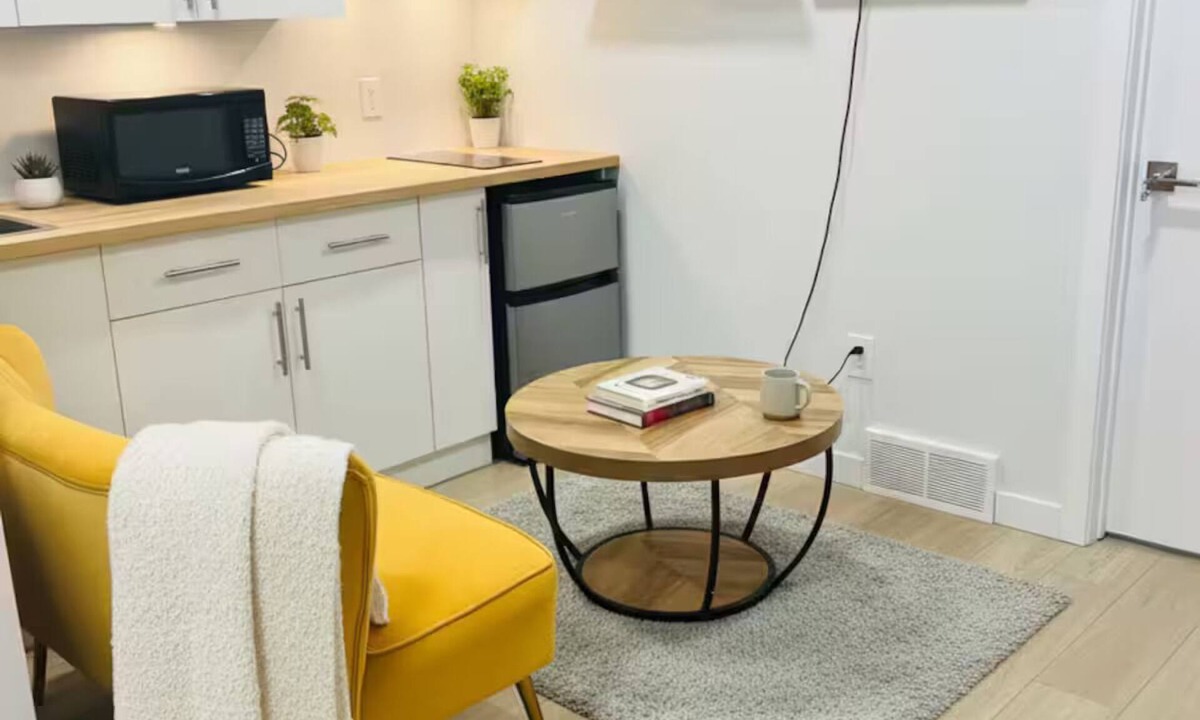 Winnipeg House | Cozy Modern Basement Suite in Devonshire Winnipeg