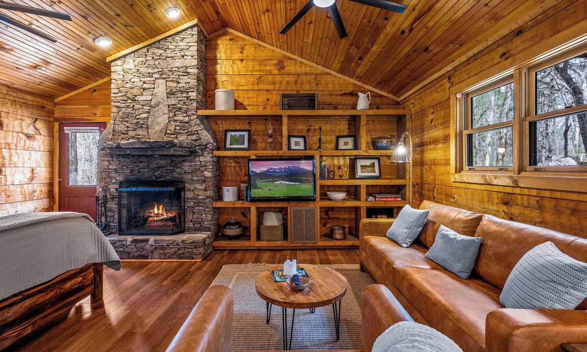 Townsend Cabin | Cozy Modern Cabin in it's own Cove of Boulders