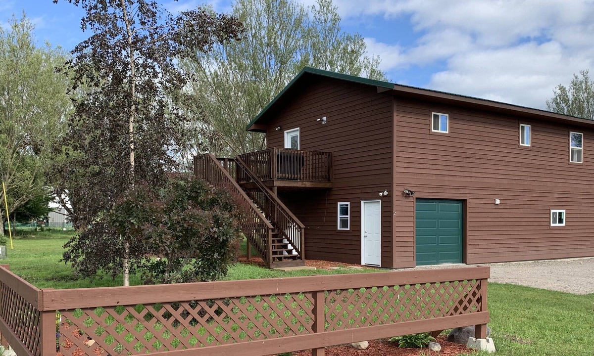 Petoskey Apartment | Cozy Modern Carriage Apartment Close to Shopping, Skiing,Golf