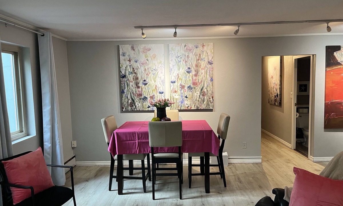 Downtown Seattle Condo | Cozy Modern Condo Next To Convention Center