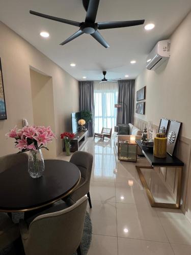Kampung Batu Uban Apartment | Cozy Modern Condo with Pool & City Access