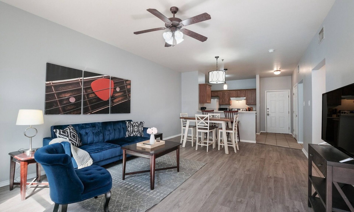 Dreamhill Estates Apartment | Cozy & Modern | Fast WiFi | 4-min to Medical Center | 2BR & 2BA