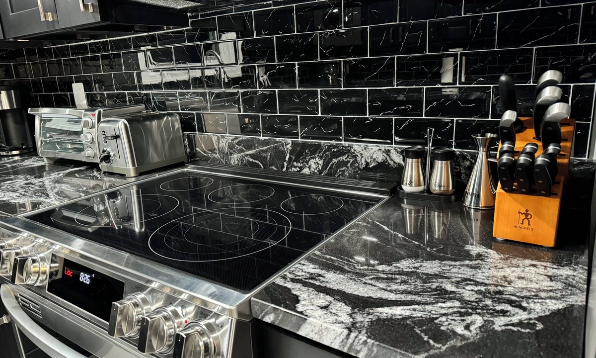 Arnold Apartment | Cozy & Modern Getaway Upper Level Suite in Arnold