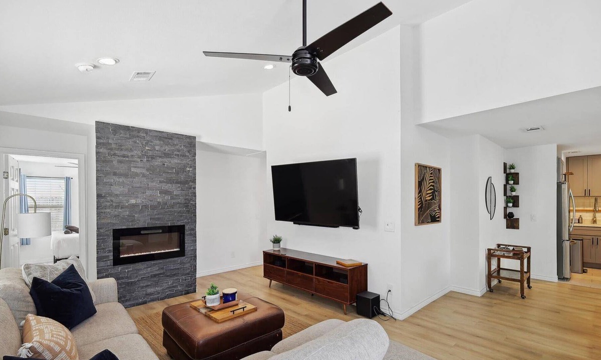 Old East Dallas House | Cozy & Modern Home in Heart of Dallas
