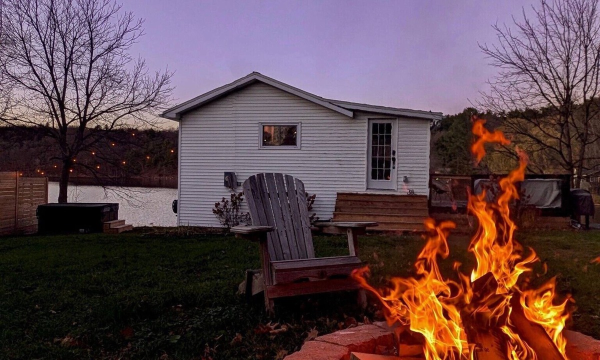 Westport House | Cozy Modern Lake House w/Hot Tub! Pet friendly.