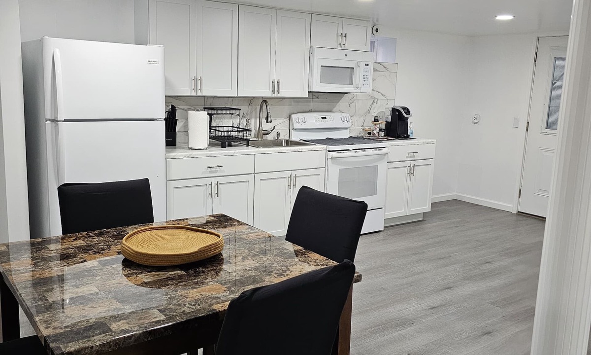 Fair Haven Heights Apartment | Cozy & Modern Lower-Level Apartment — 2BR, Full Kitchen & Bath
