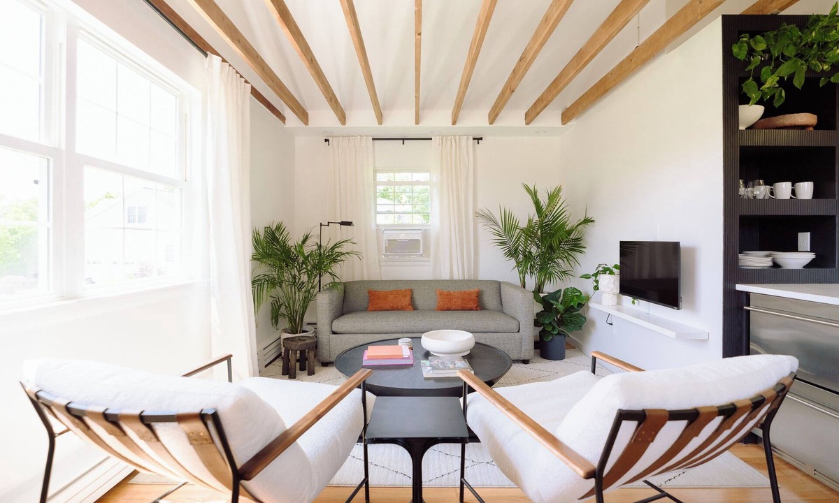 New Windsor House | Cozy + Modern Stay for Winter Getaways, The Nook