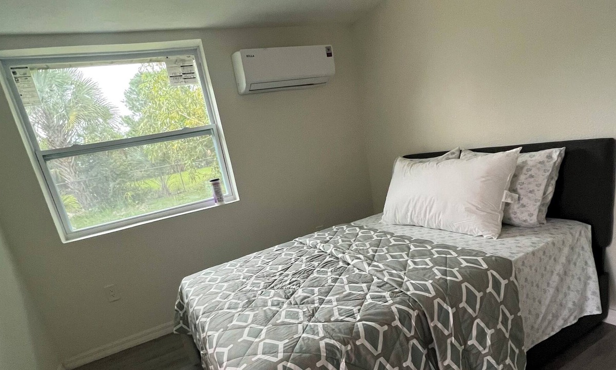 Oak Ridge Apartment | Cozy Modern Studio