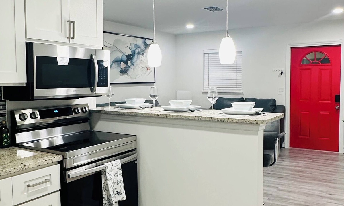 Bayshore Gardens House | Cozy Modern Unit Near IMG & Beaches