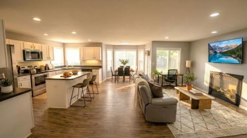 New Castle House | Cozy Modern Villa