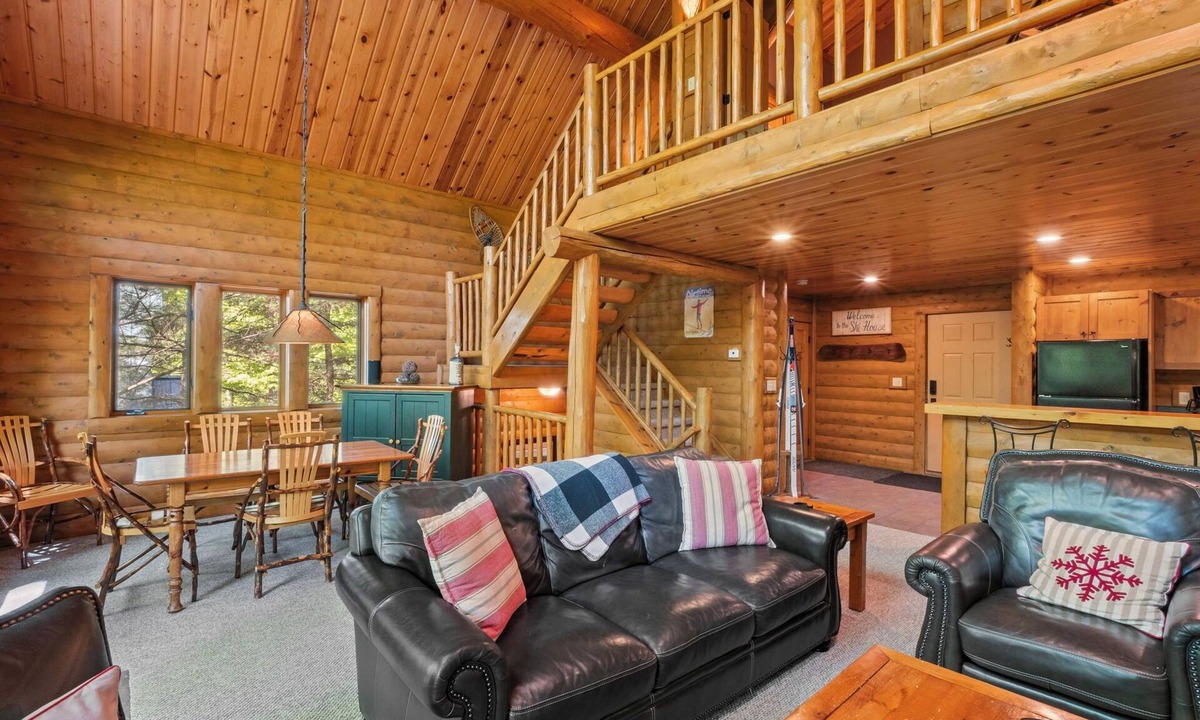 Boyne City Cabin | Cozy Mountain Cabin| Private Hot Tub| Ski-in/Ski-out | Sleeps 8 | 3 Bedroom