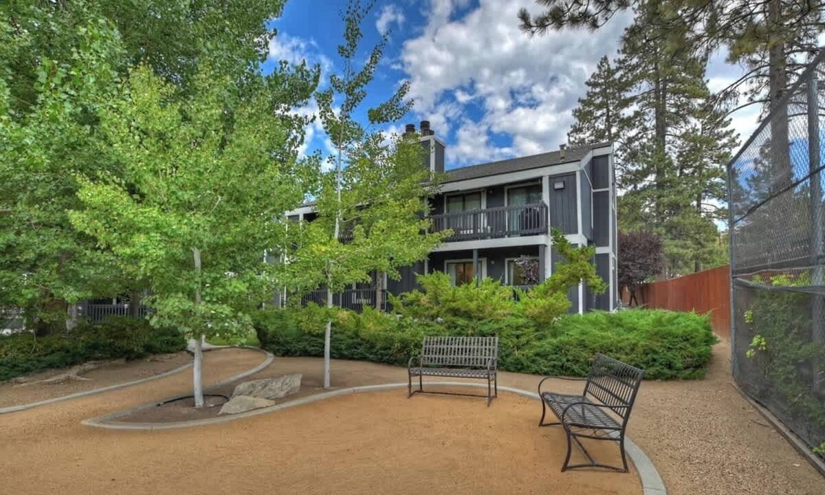 Boulder Bay Condo | Cozy Mountain Condo Community Pool & Jacuzzi Pet-Friendly