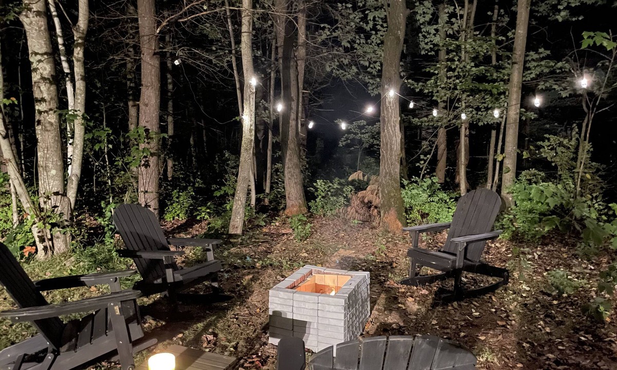 Clarendon House | Cozy Mountain Cottage perfect for ski weekend. Pet Friendly!
