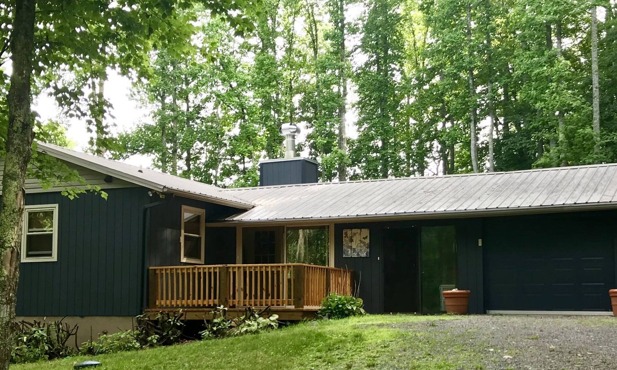 Wolf Laurel House | Cozy Mountain Cottage with Fenced Backyard in Wolf Laure Resort