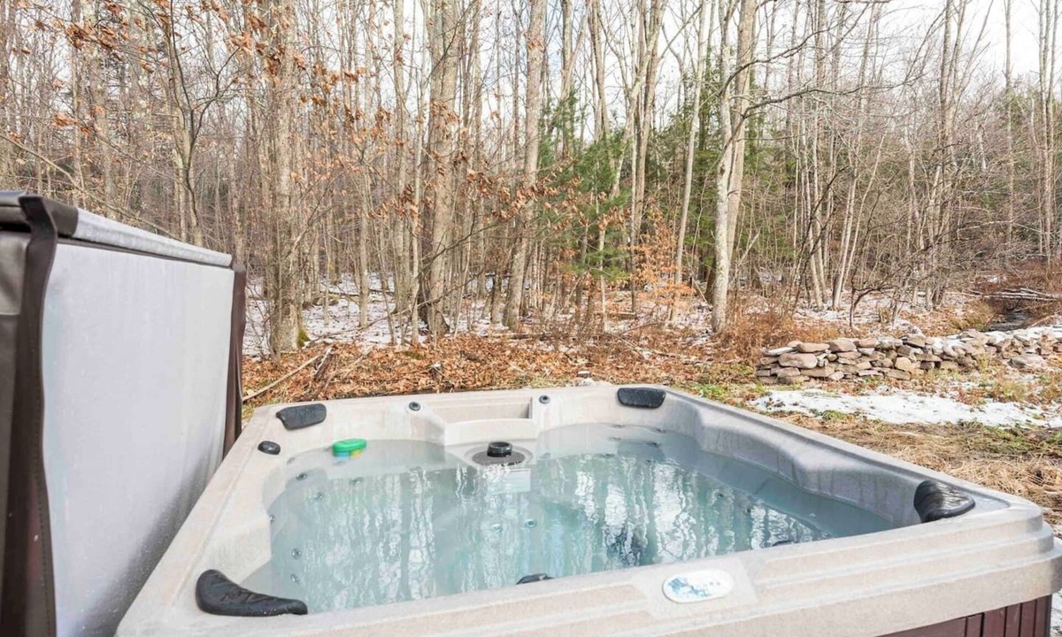 Haines Falls House | Cozy Mountain Getaway | Hot Tub | Grill | Fire Pit