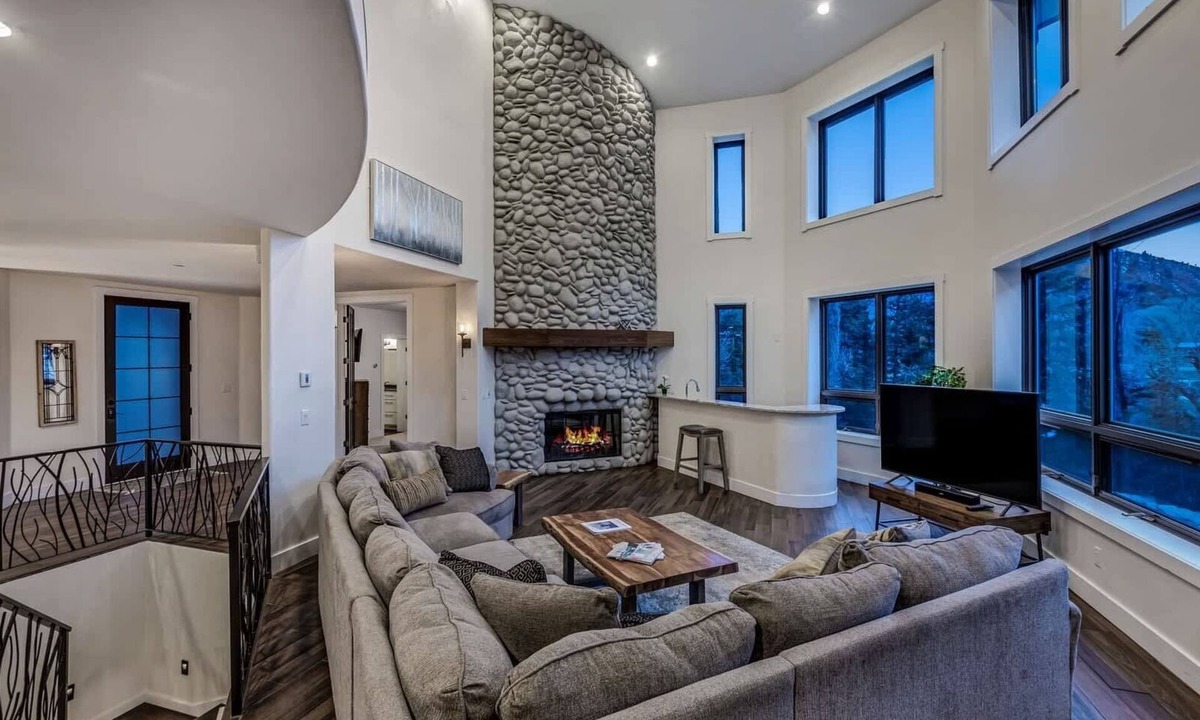 Basalt House | Cozy mountain home w/riverfront patio & trails