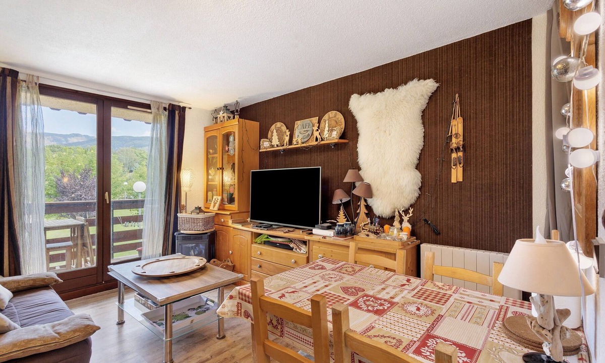 Sainte-Leocadie Apartment | Cozy Mountain Retreat for Two with Balcony, Mountain View & Wi-Fi