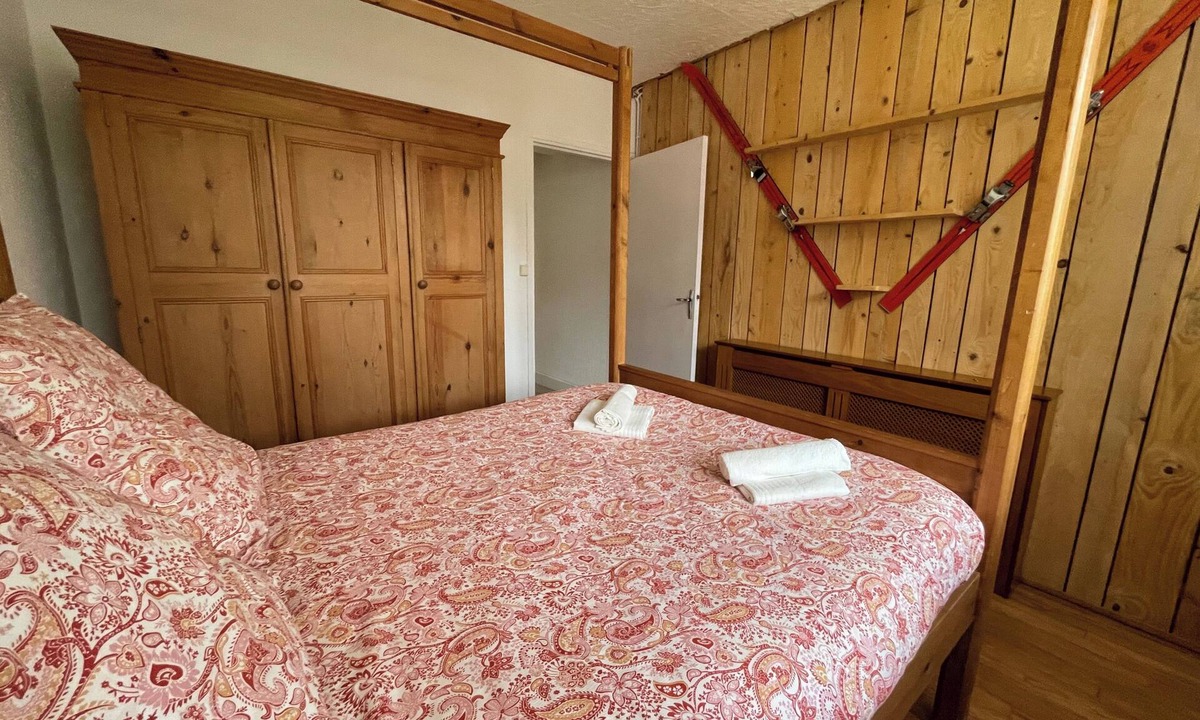 Saint-Beat Apartment | Cozy Mountain View 3-bedroom Pyrenees Apartment