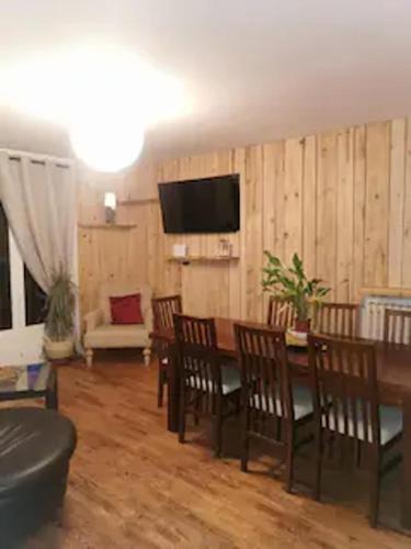 Saint-Beat Apartment | Cozy Mountain View 3-bedroom Pyrenees Apartment