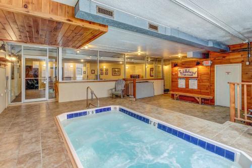 Waitsfield Apartment | Cozy Mountainside Condo